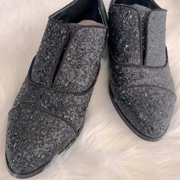 Saks Fifth Avenue Shoes - Saka Fifth Avenue brand sparkly oxfords